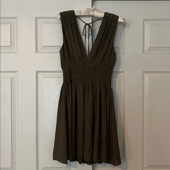 Abercrombie & Fitch Women's Smocked Plunge Crinkle Mini Dress - Small Tall - Picture 4 of 10